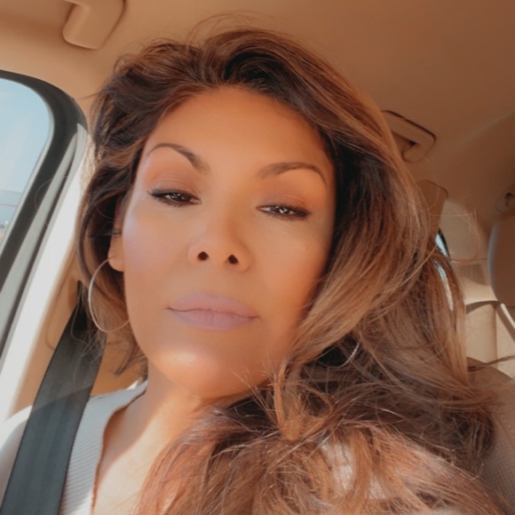 Meet your Posher, Gina - Picture 2 of 2